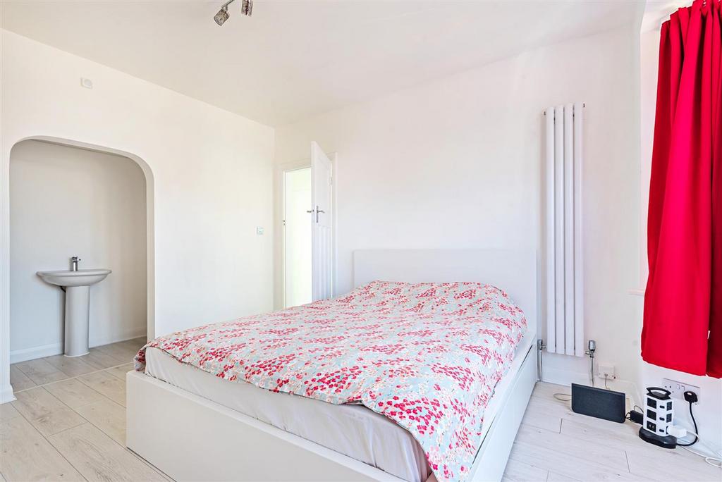 Bridle Close, Epsom