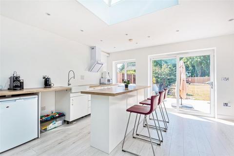 2 Bridle Close, Epsom, KT19 0JW