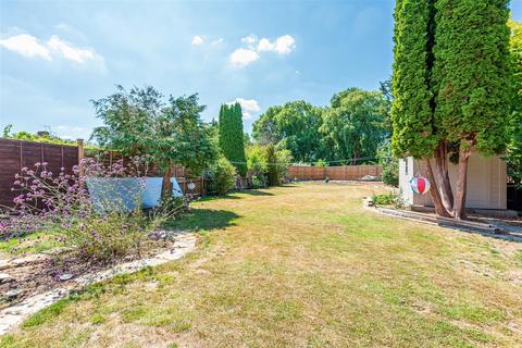 2 Bridle Close, Epsom, KT19 0JW