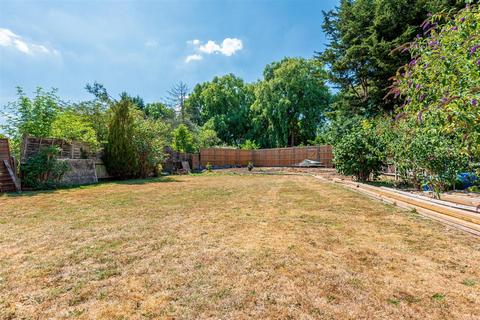 2 Bridle Close, Epsom, KT19 0JW