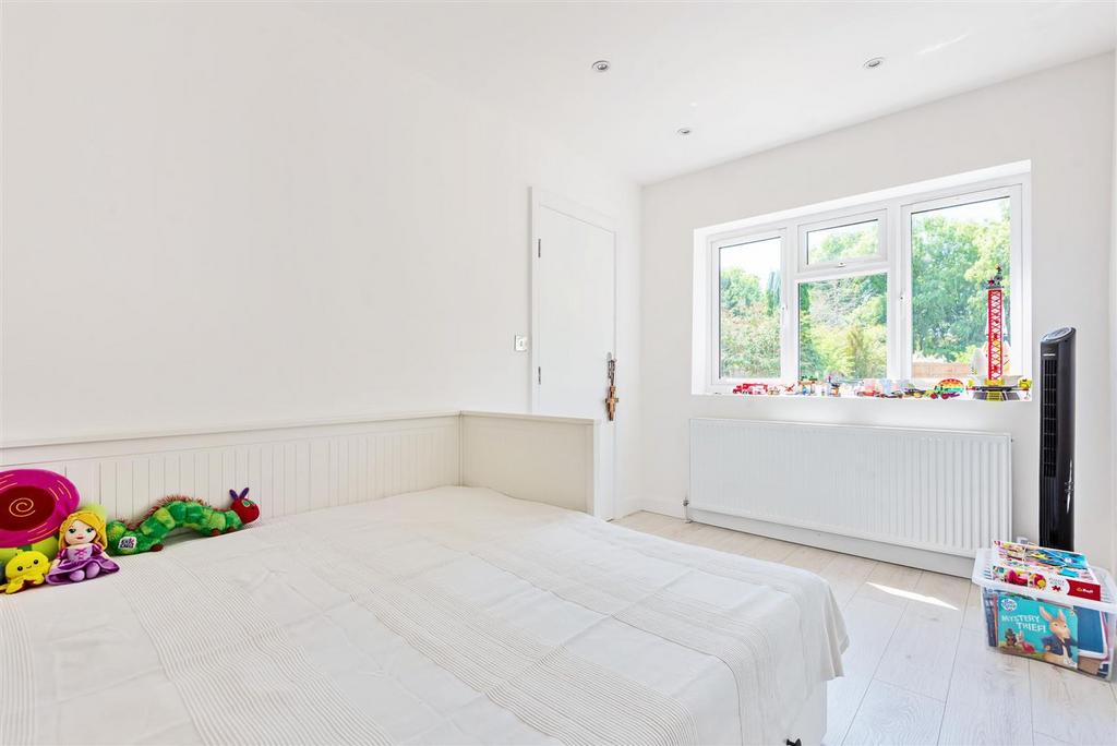 Bridle Close, Epsom