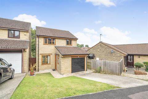 8 Beechwood Drive, Crewkerne, TA18 7BY