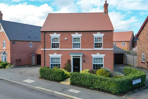 4 bedroom detached house to rent, Russett Avenue, Off The Longshoot