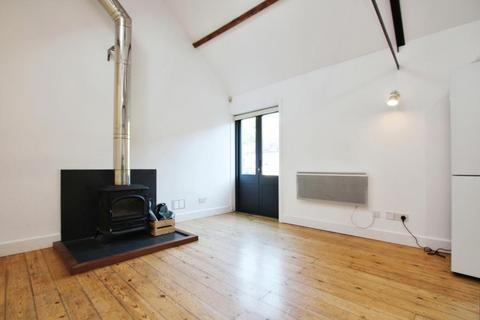 2 bedroom barn conversion to rent, Home Farm Road, Bristol BS8