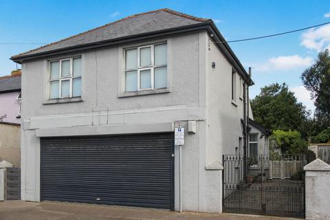 Shop for sale, Kingswood House, East Street, CF61 1XY