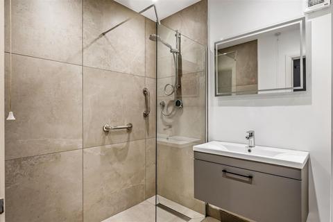 Stonecroft Clinton Road, Leatherhead, KT22 8NX