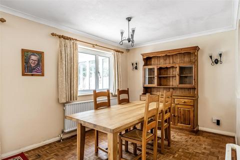 Stonecroft Clinton Road, Leatherhead, KT22 8NX