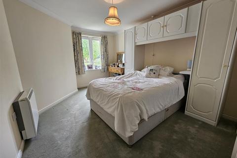 1 bedroom retirement property for sale, Windsor Way, Aldershot