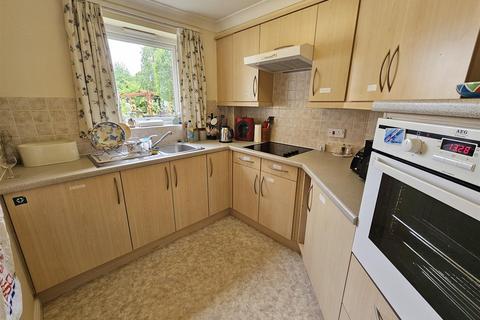 1 bedroom retirement property for sale, Windsor Way, Aldershot