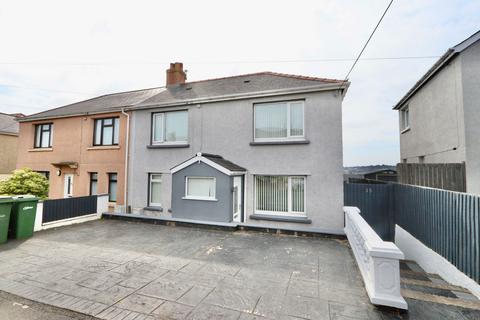 3 bedroom semi-detached house to rent, Coed-Y-Moeth Road, Aberbargoed, CF81