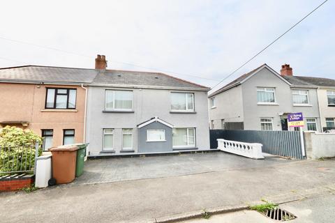 3 bedroom semi-detached house to rent, Coed-Y-Moeth Road, Aberbargoed, CF81