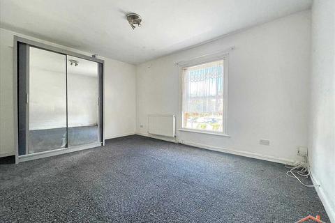 1 bedroom maisonette for sale, Mead Road, Edgware