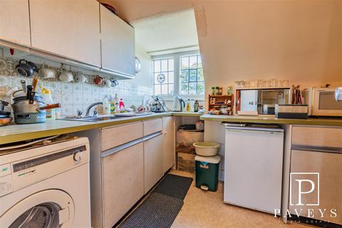 3 bedroom flat for sale, The Crescent, Frinton-On-Sea