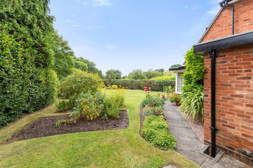 Horseshoe Cottage, Mill Lane, Rowington, CV35 7 DQ 