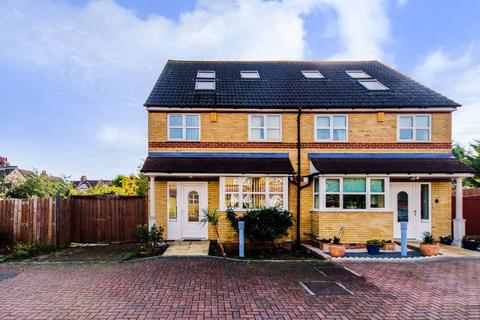 3 bedroom house to rent, Pear Tree Close, Bromley Common, Bromley, BR2