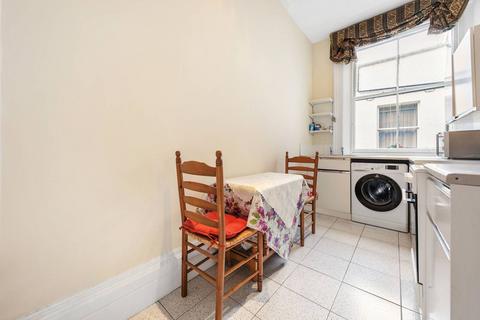 Studio to rent, De Vere Gardens, High Street Kensington, London, W8