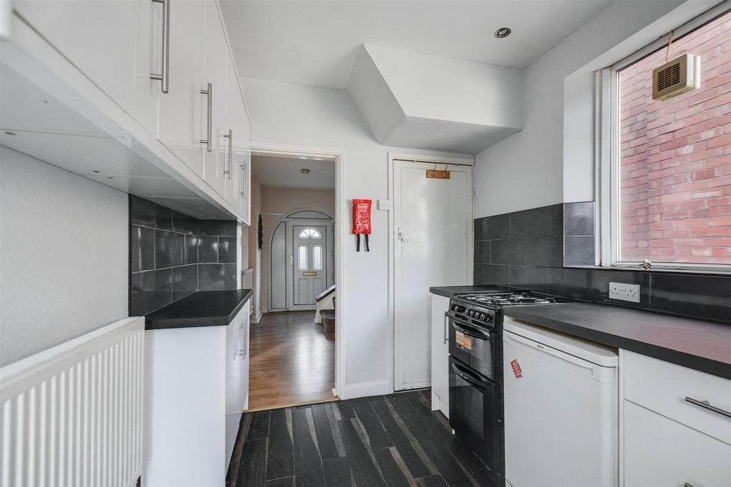 Kitchen 2.jpeg