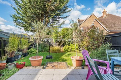 4 bedroom end of terrace house for sale, Southborough Road, Bickley