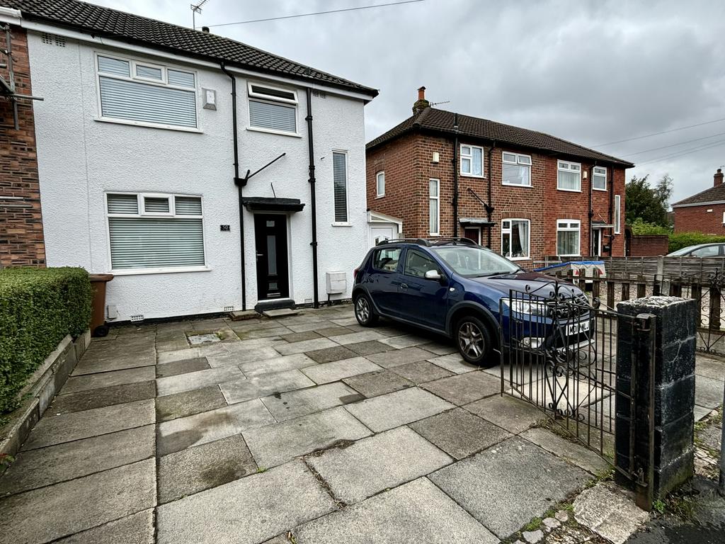 Moorfield Avenue, Denton, Manchester 3 bed semidetached house for sale