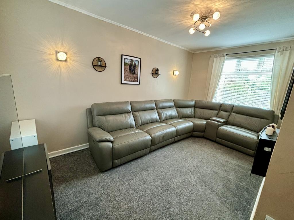 Moorfield Avenue, Denton, Manchester 3 bed semidetached house for sale