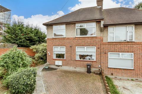 2 bedroom maisonette for sale, Oak Wood Close, Woodford Green, Essex