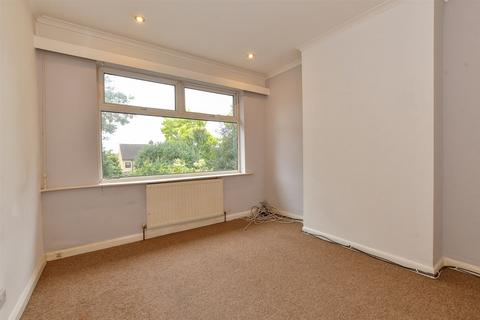 2 bedroom maisonette for sale, Oak Wood Close, Woodford Green, Essex