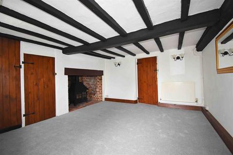 2 bedroom cottage to rent, High Street, Canterbury CT3