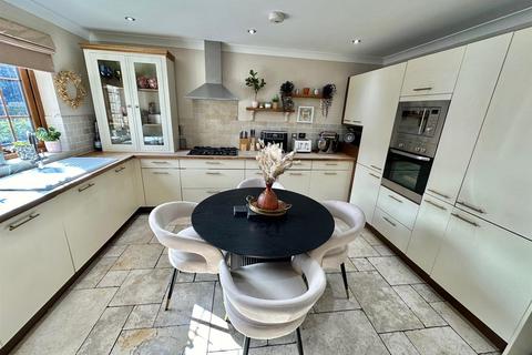 4 bedroom house for sale, Greenside Court, Mirfield