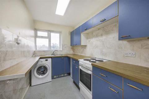 1 bedroom flat for sale, Hainault Road, London E11