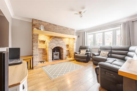 4 bedroom detached house to rent, Greyfriars Road, Broughton