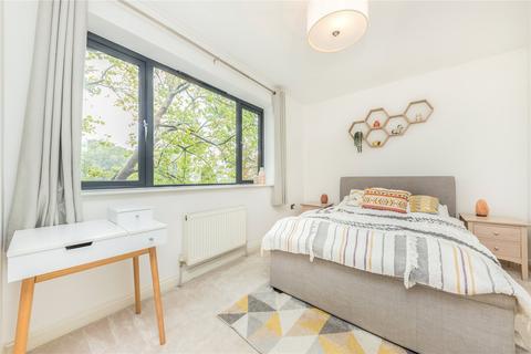 2 bedroom apartment for sale, Pembroke Lodge, London SW16