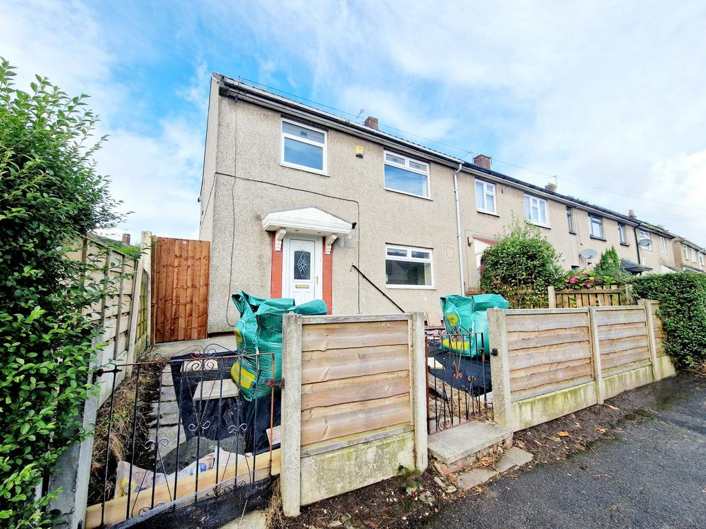 Windermere Road, Middleton, M24 3 bed semidetached house to rent £