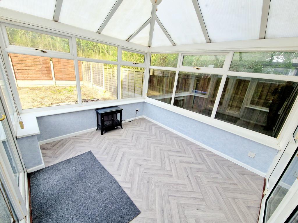 Windermere Road, Middleton, M24 3 bed semidetached house to rent £