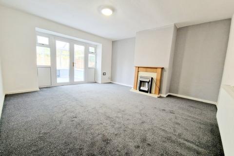 3 bedroom semi-detached house to rent, Windermere Road, Middleton, M24