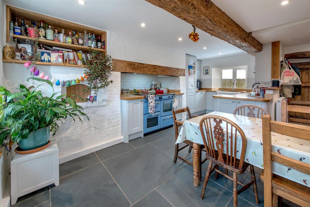 Thurloxton, Taunton 3 bed semidetached house for sale £415,000