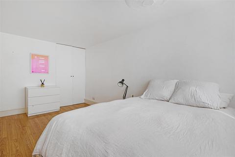 Flat 15, Thorne House Roman Road, London, E2 0PL