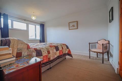 17 Haddon Close, Hemel Hempstead, HP3 8NE