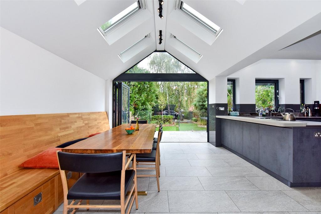 Kitchen/Dining Area