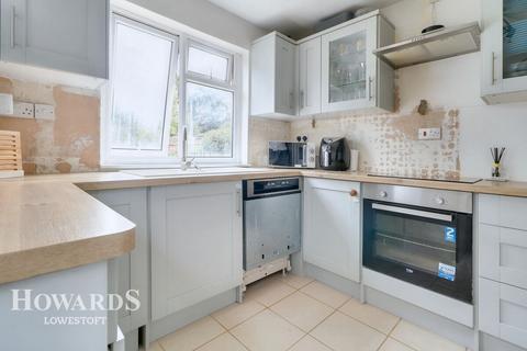 3 bedroom semi-detached house for sale, Minden Road, Lowestoft