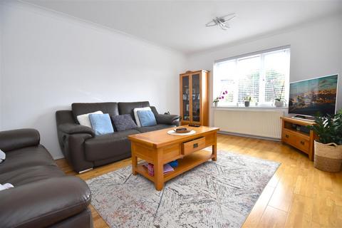 3 bedroom semi-detached house for sale, Nightingale Close, Southend-On-Sea