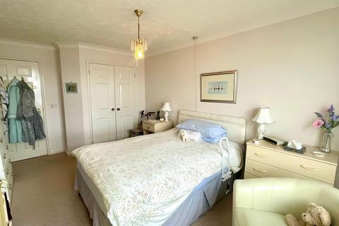 2 bedroom retirement property for sale, Clarence Road, Craig y Don, Llandudno