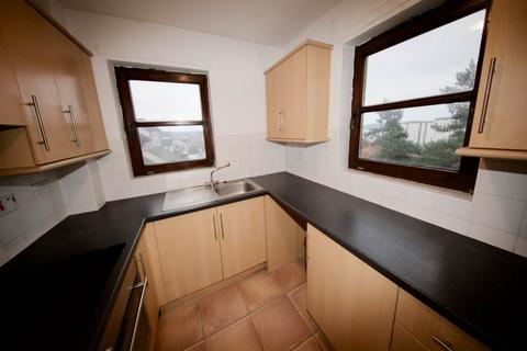 3 bedroom flat to rent, Weavers Loan, Dundee,