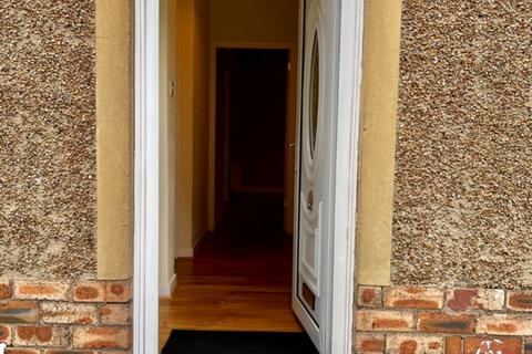 2 bedroom flat to rent, Dalgrain Road, Grangemouth FK3