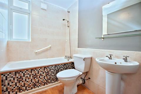 2 bedroom flat for sale, Borehamholt, Elstree