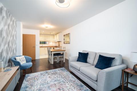 1 bedroom apartment for sale, Chartfield Avenue, London