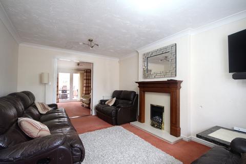 4 bedroom detached house to rent, Croyland Drive, Elstow, Bedford MK42