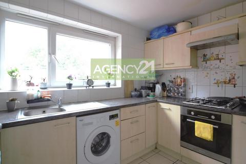 3 bedroom flat for sale, Harts Lane, Barking, IG11