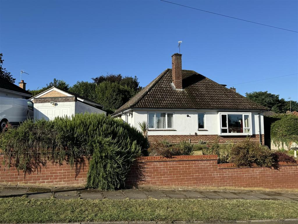 Cheltenham Avenue, Ipswich IP1 4 bed detached bungalow for sale £425,000