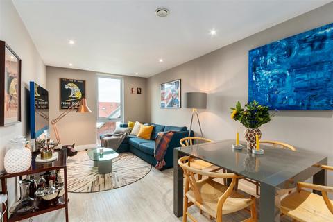 2 bedroom flat for sale, Gaumont Place, London