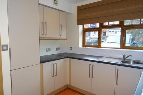 4 bedroom terraced house to rent, Meadow Road, Quinton, Birmingham, B32 1AY